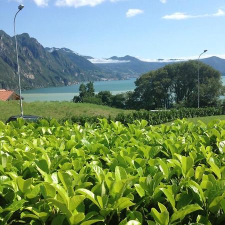 Villa Mirella: Casa Vista Lago Con Piscina Riva di Solto Bagian luar foto