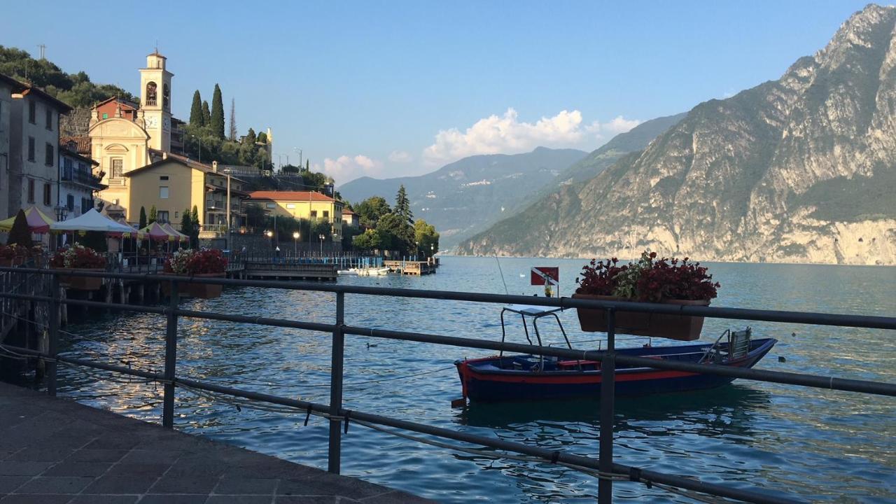 Villa Mirella: Casa Vista Lago Con Piscina Riva di Solto Bagian luar foto
